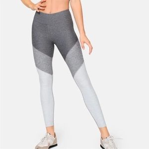 Outdoor Voices Gray and White Leggings Sz Small